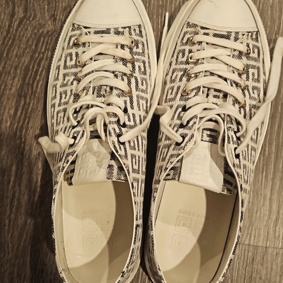 GIVENCHY WHITE SNEAKERS - Picture 2 of 13